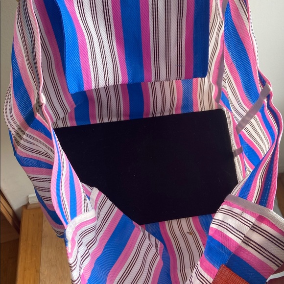 free-est by Free People Poly Mesh Lawn Chair Tote! 14” X 14” X 9” Side - Picture 4 of 5